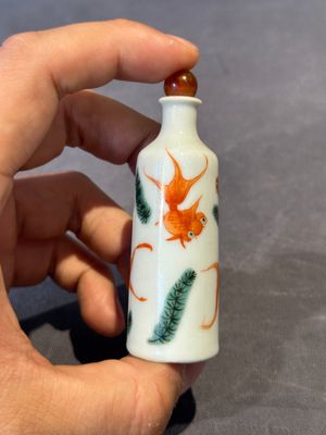 A Chinese copper-red 'dragon' snuff bottle and two famille verte snuff bottles, Gu Yue Xuan 古月軒 and Daoguang mark, 19th C. — photo 4