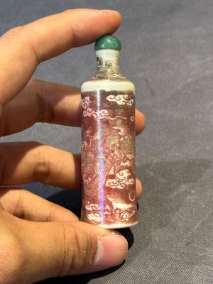 A Chinese copper-red 'dragon' snuff bottle and two famille verte snuff bottles, Gu Yue Xuan 古月軒 and Daoguang mark, 19th C. — photo 10