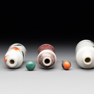 A Chinese copper-red 'dragon' snuff bottle and two famille verte snuff bottles, Gu Yue Xuan 古月軒 and Daoguang mark, 19th C. — photo 5