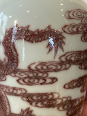 A Chinese copper-red ‘dragon’ vase on wooden stand, Kangxi mark, 19/20th C. — photo 9