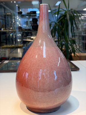 A Chinese copper-red-glazed bottle vase, 18/19th C. — photo 1