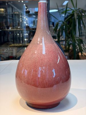 A Chinese copper-red-glazed bottle vase, 18/19th C. — photo 3