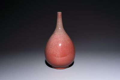 A Chinese copper-red-glazed bottle vase, 18/19th C.