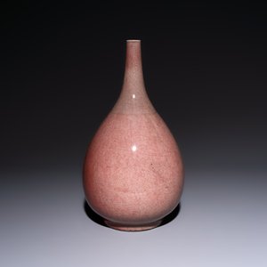 A Chinese copper-red-glazed bottle vase, 18/19th C. — photo 3