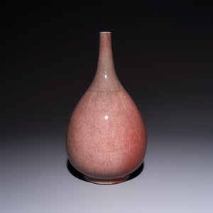 A Chinese copper-red-glazed bottle vase, 18/19th C. — photo 4