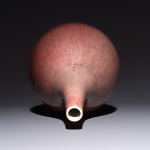 A Chinese copper-red-glazed bottle vase, 18/19th C. — photo 5