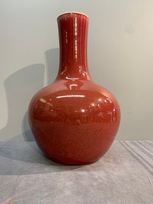 A Chinese copper-red-glazed bottle vase, 19th C. — photo 4