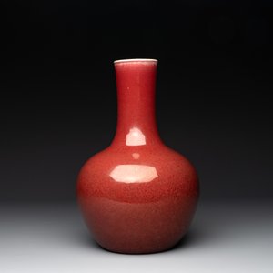 A Chinese copper-red-glazed bottle vase, 19th C. — photo 3