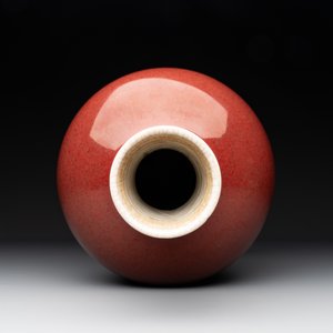 A Chinese copper-red-glazed bottle vase, 19th C. — photo 4