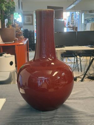 A Chinese copper-red-glazed bottle vase, 19th C. — photo 9