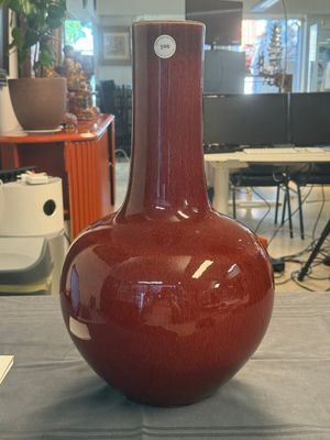 A Chinese copper-red-glazed bottle vase, 19th C. — photo 10