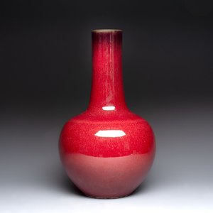 A Chinese copper-red-glazed bottle vase, 19th C. — photo 1