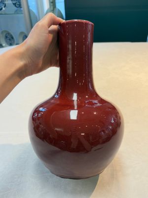 A Chinese copper-red-glazed bottle vase, 19th C. — photo 2