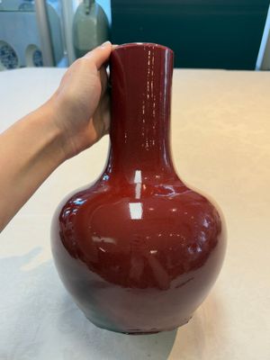 A Chinese copper-red-glazed bottle vase, 19th C. — photo 3