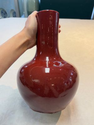 A Chinese copper-red-glazed bottle vase, 19th C. — photo 4