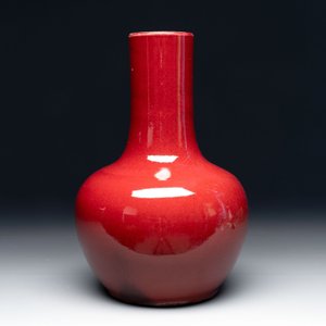 A Chinese copper-red-glazed bottle vase, 19th C. — photo 3