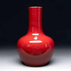 A Chinese copper-red-glazed bottle vase, 19th C. — photo 4