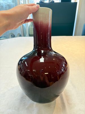 A Chinese copper-red-glazed bottle vase, 20th C. — photo 1