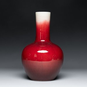 A Chinese copper-red-glazed bottle vase, 20th C. — photo 1