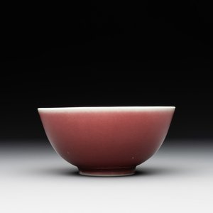A Chinese copper-red-glazed bowl, 18th C. — photo 1