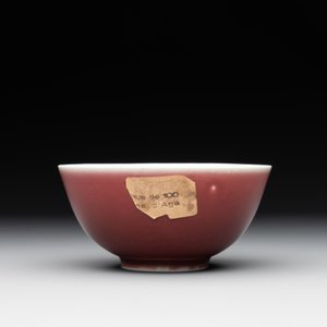 A Chinese copper-red-glazed bowl, 18th C. — photo 3