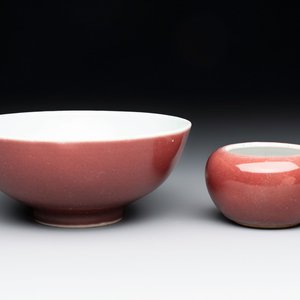 A Chinese copper-red-glazed bowl and brush washer, Xuande mark, 18/19th C. — photo 1