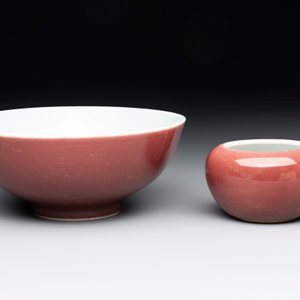 A Chinese copper-red-glazed bowl and brush washer, Xuande mark, 18/19th C. — photo 3