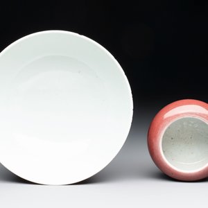 A Chinese copper-red-glazed bowl and brush washer, Xuande mark, 18/19th C. — photo 4