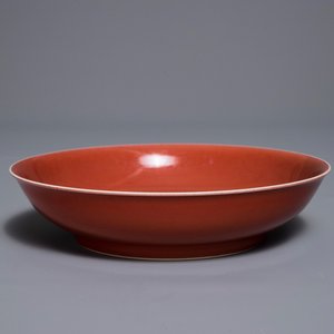 A Chinese copper-red-glazed dish, Qianlong mark, 19/20th C. — 照片 3