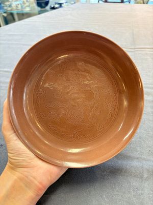 A Chinese copper-red-glazed incised 'dragon' plate, Guangxu mark and possibly of the period — 照片 1
