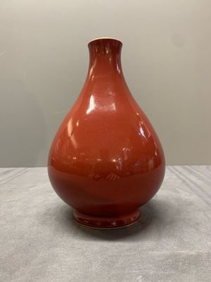 A Chinese copper-red-glazed pear-shaped vase, Yongzheng mark and of the period — photo 3