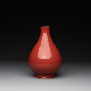 A Chinese copper-red-glazed pear-shaped vase, Yongzheng mark and of the period — photo 2