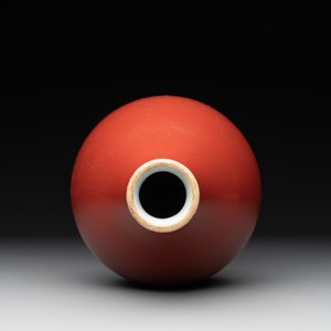 A Chinese copper-red-glazed pear-shaped vase, Yongzheng mark and of the period — photo 4