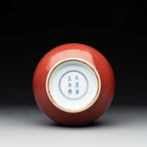 A Chinese copper-red-glazed pear-shaped vase, Yongzheng mark and of the period — photo 5