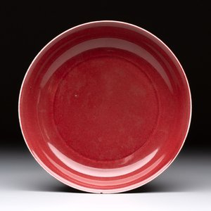 A Chinese copper-red glazed plate, incised Xuande mark, Republic — photo 1
