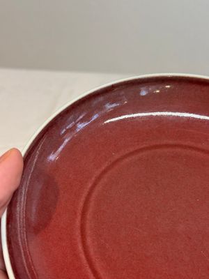 A Chinese copper-red glazed plate, Kangxi mark, 19/20th C. — foto 3