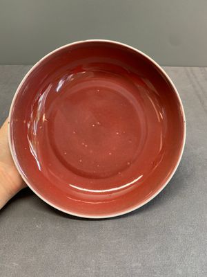 A Chinese copper-red-glazed plate, Qianlong mark and of the period — photo 1