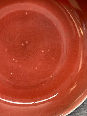 A Chinese copper-red-glazed plate, Qianlong mark and of the period — photo 2