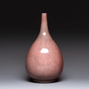 A Chinese copper-red-glazed vase, 18/19th C. — photo 3