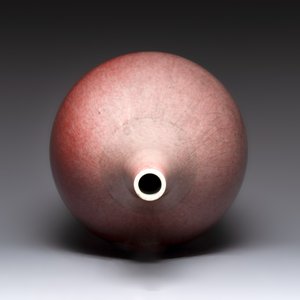 A Chinese copper-red-glazed vase, 18/19th C. — photo 5