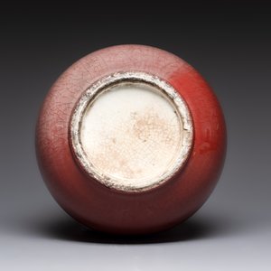 A Chinese copper-red-glazed vase, 18/19th C. — photo 6