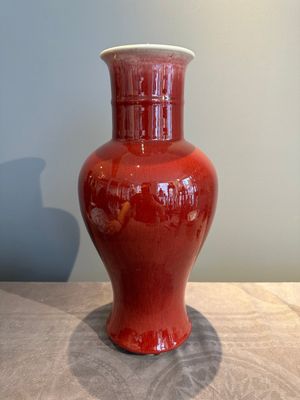 A Chinese copper-red-glazed vase, 18/19th C. — photo 1