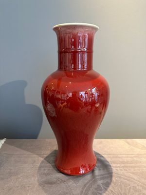A Chinese copper-red-glazed vase, 18/19th C. — photo 2