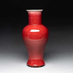 A Chinese copper-red-glazed vase, 18/19th C. — photo 3