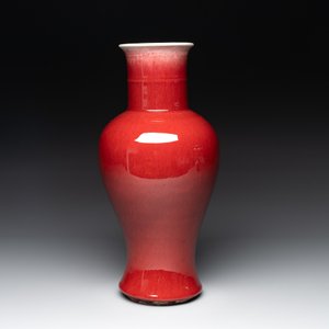 A Chinese copper-red-glazed vase, 18/19th C. — photo 4