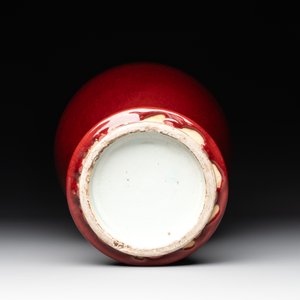 A Chinese copper-red-glazed vase, 18/19th C. — photo 6