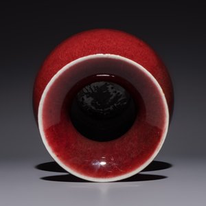 A Chinese copper-red-glazed vase on a wooden stand, 20th C. — photo 6