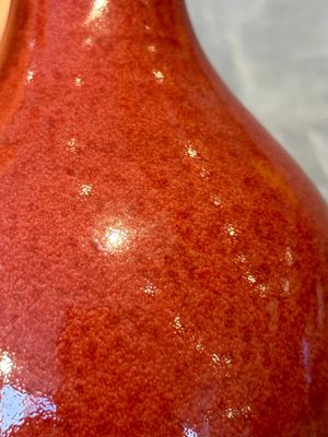 A Chinese copper-red-glazed vase, Xuande mark, 18/19th C. — foto 6