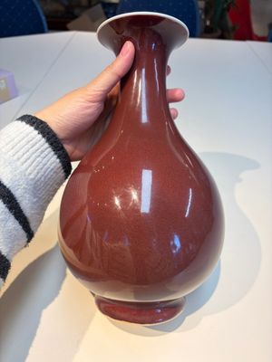 A Chinese copper-red-glazed 'Yuhuchunping' vase, Qianlong mark and of the period — 照片 4