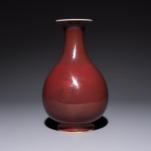 A Chinese copper-red-glazed 'Yuhuchunping' vase, Qianlong mark and of the period — 照片 3
